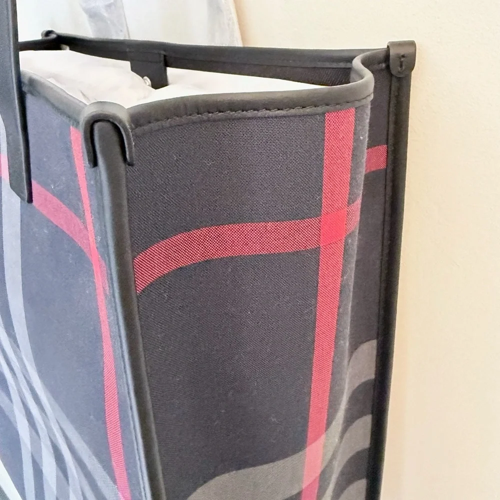 NWT AUTH BURBERRY LG BOOK TOTE IN NAVY W/BLACK LEATHER HANDLES, PIPING & BOTTOM - Picture 4 of 7